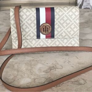 Tommy Hilfiger Cross Body Wallet/Bag